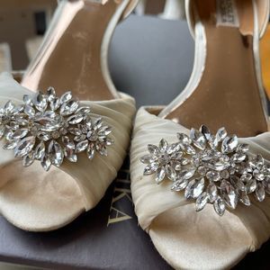 Badgley Mischka Caitlin Crystal Embellished d'Orsay Pumps size 8.5